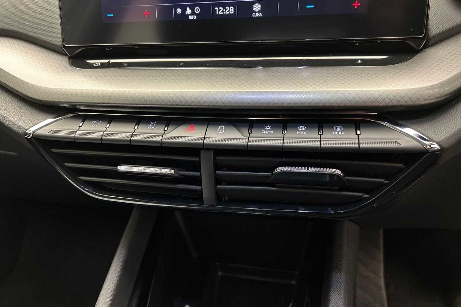 SKODA Octavia 1.0 TSI e-TEC (110ps) SE Technology Auto/DSG Hatchback